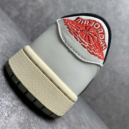 AIR JORDAN - AIR JORDAN 1 LOW OG WMNS "Travis Scott - Olive" - Hanorio