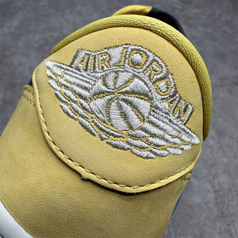 AIR JORDAN - JORDAN 1 RETRO LOW OG WMNS "TRAVIS SCOTT - CANARY" - Hanorio