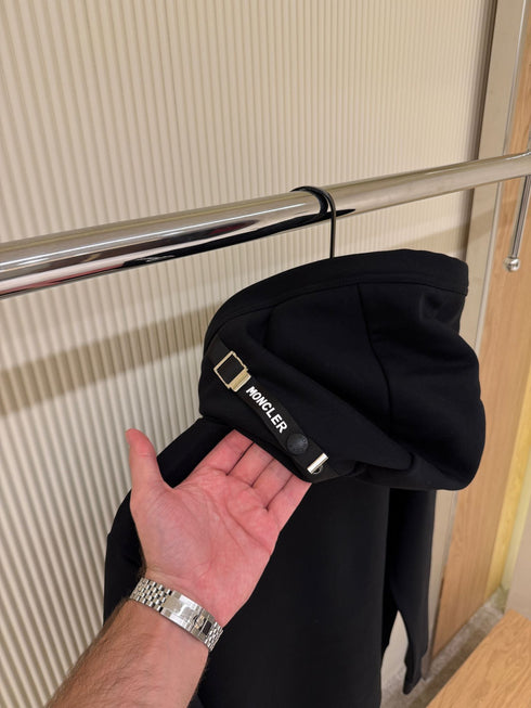 MONCLER - Moncler Sweat Noir à Capuche Réglable en Coton - Hanorio