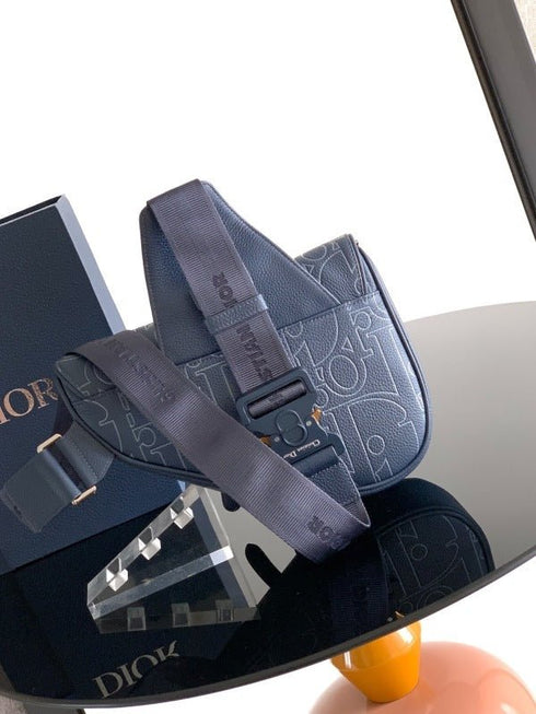 DIOR - Sac Saddle Dior Gravity Outline bleu marine - Hanorio
