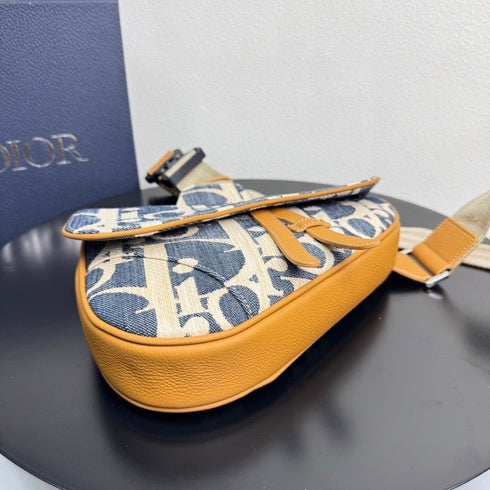 DIOR - Sac Saddle Dior Oblique effet raphia bleu et beige - Hanorio
