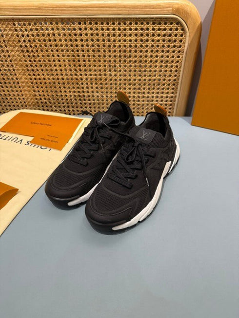 LOUIS V. - Sneaker LV Runner Tatic Black/white - Hanorio
