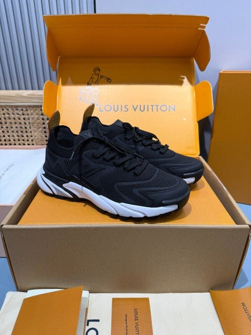 LOUIS V. - Sneaker LV Runner Tatic Black/white - Hanorio