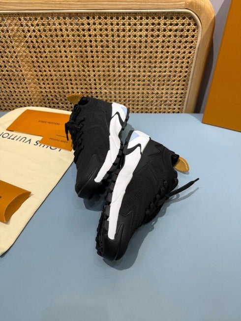 LOUIS V. - Sneaker LV Runner Tatic Black/white - Hanorio