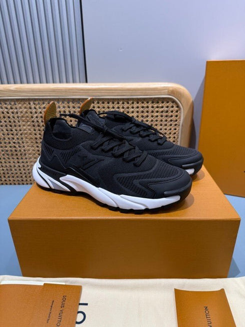LOUIS V. - Sneaker LV Runner Tatic Black/white - Hanorio