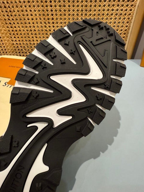 LOUIS V. - Sneaker LV Runner Tatic Black/white - Hanorio