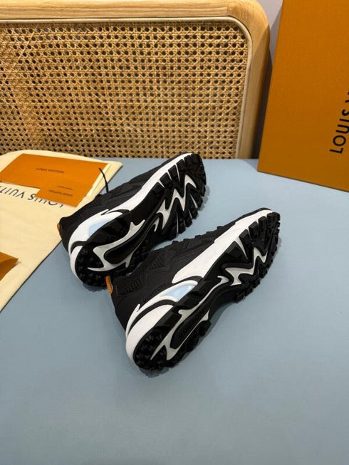 LOUIS V. - Sneaker LV Runner Tatic Black/white - Hanorio