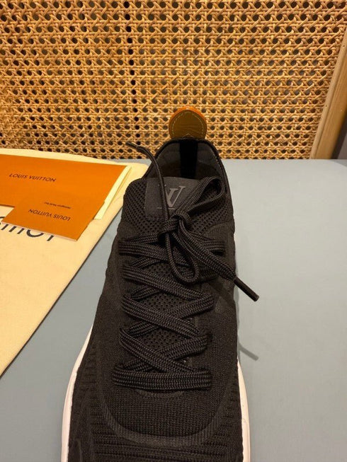 LOUIS V. - Sneaker LV Runner Tatic Black/white - Hanorio