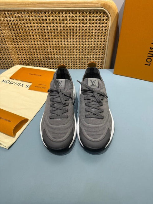 LOUIS V. - Sneaker LV Runner Tatic Gris - Hanorio