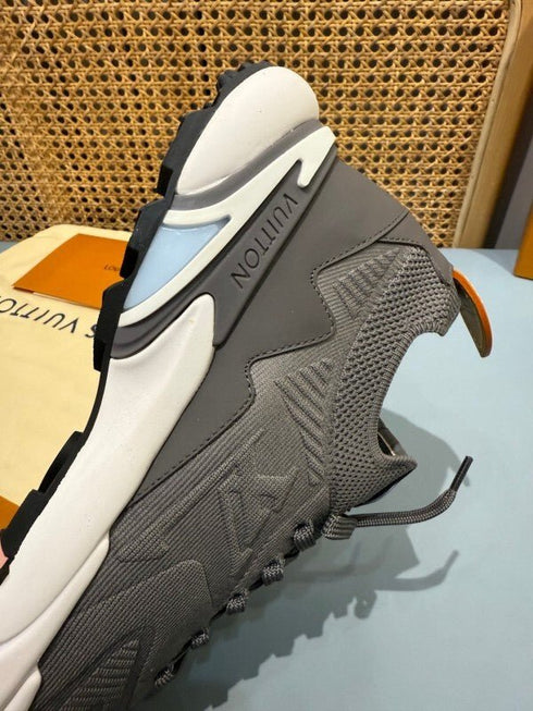 LOUIS V. - Sneaker LV Runner Tatic Gris - Hanorio