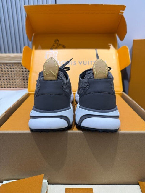 LOUIS V. - Sneaker LV Runner Tatic Gris - Hanorio