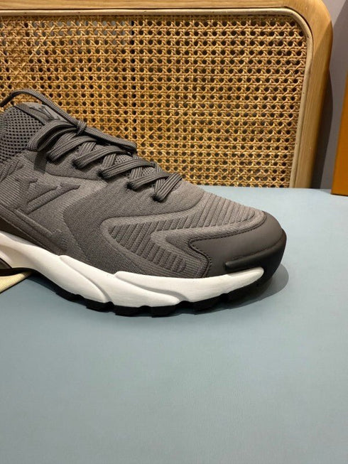 LOUIS V. - Sneaker LV Runner Tatic Gris - Hanorio