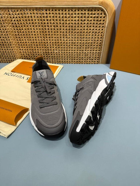 LOUIS V. - Sneaker LV Runner Tatic Gris - Hanorio