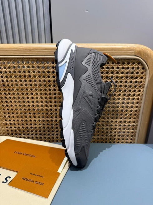 LOUIS V. - Sneaker LV Runner Tatic Gris - Hanorio