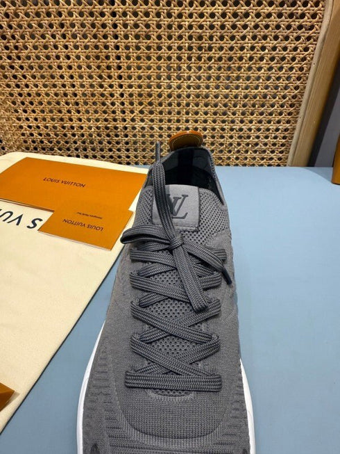 LOUIS V. - Sneaker LV Runner Tatic Gris - Hanorio